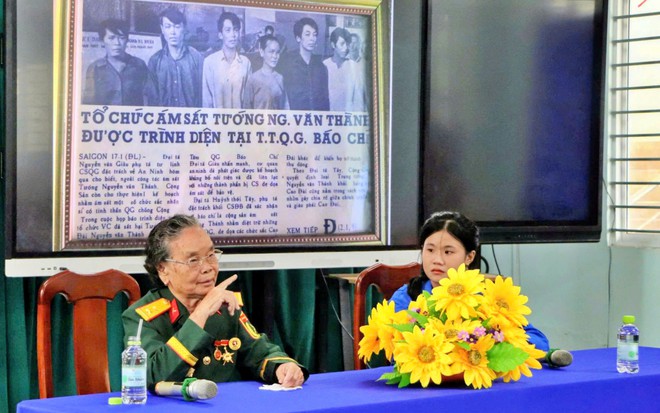 Tuổi trẻ Trường trung học phổ thông Nguyễn Trãi và buổi học lịch sử đặc biệt từ nữ anh hùng "Út Nghét" - Ảnh 5.