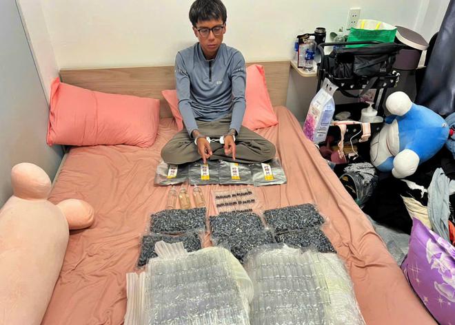 C&ocirc;ng an Th&agrave;nh phố Hồ Ch&iacute; Minh triệt ph&aacute; xưởng "phối trộn" ma t&uacute;y Etomidate, bắt giữ 10 đối tượng người nước ngo&agrave;i - Ảnh 3.