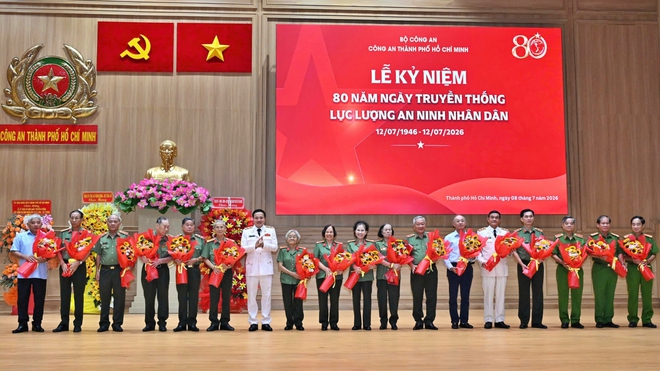 Công an Thành phố Chí Minh kỷ niệm 80 năm ngày Truyền thống lực lượng An ninh nhân dân - Ảnh 3.