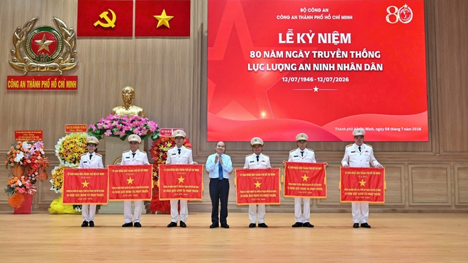 Công an Thành phố Chí Minh kỷ niệm 80 năm ngày Truyền thống lực lượng An ninh nhân dân - Ảnh 6.