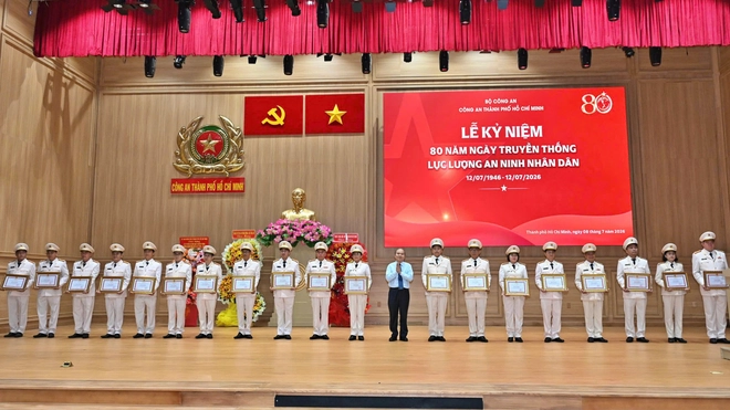 Công an Thành phố Chí Minh kỷ niệm 80 năm ngày Truyền thống lực lượng An ninh nhân dân - Ảnh 4.