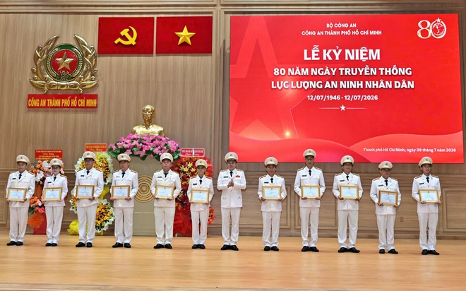 Công an Thành phố Chí Minh kỷ niệm 80 năm ngày Truyền thống lực lượng An ninh nhân dân - Ảnh 5.