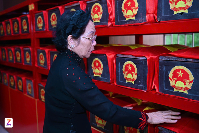 GS.TS Nguyễn Thị Doan dâng hương tưởng niệm các Anh hùng liệt sĩ tại Công viên Lê Thị Riêng - Ảnh 7.