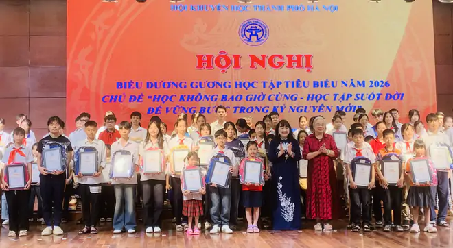 Hội Khuyến học Thành phố Hà Nội tuyên dương 250 gương học tập tiêu biểu, lan tỏa tinh thần "Học không bao giờ cùng" - Ảnh 6.