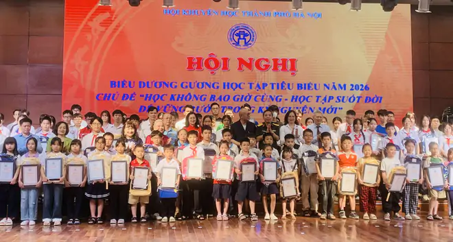 Hội Khuyến học Thành phố Hà Nội tuyên dương 250 gương học tập tiêu biểu, lan tỏa tinh thần "Học không bao giờ cùng" - Ảnh 5.