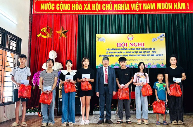 Dòng họ Quàng Bản Bó - điển hình xuất sắc trong phong trào khuyến học, khuyến tài tỉnh Sơn La - Ảnh 2.