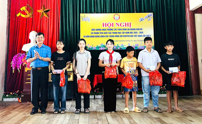 Dòng họ Quàng Bản Bó - điển hình xuất sắc trong phong trào khuyến học, khuyến tài tỉnh Sơn La - Ảnh 3.