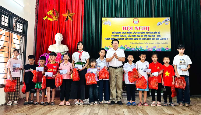 Dòng họ Quàng Bản Bó - điển hình xuất sắc trong phong trào khuyến học, khuyến tài tỉnh Sơn La - Ảnh 4.