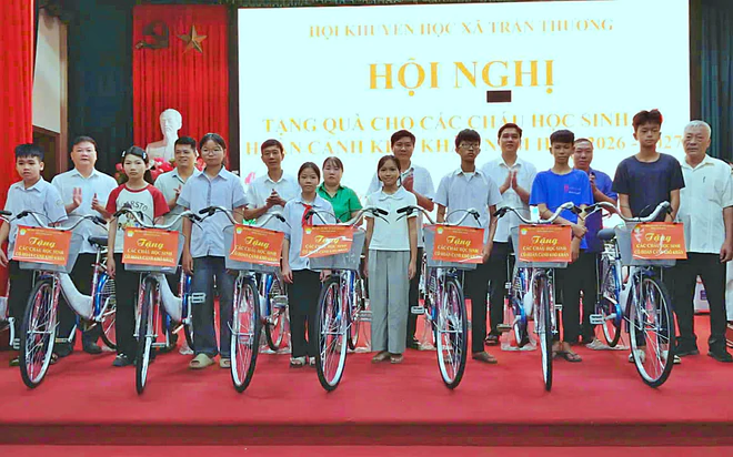 Khuyến học Ninh B&igrave;nh lan tỏa y&ecirc;u thương, tiếp sức gần 33.000 học sinh tới trường - Ảnh 2.