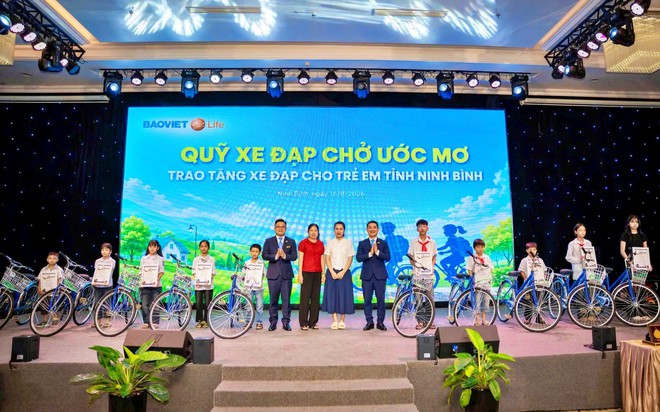 Khuyến học Ninh B&igrave;nh lan tỏa y&ecirc;u thương, tiếp sức gần 33.000 học sinh tới trường - Ảnh 4.