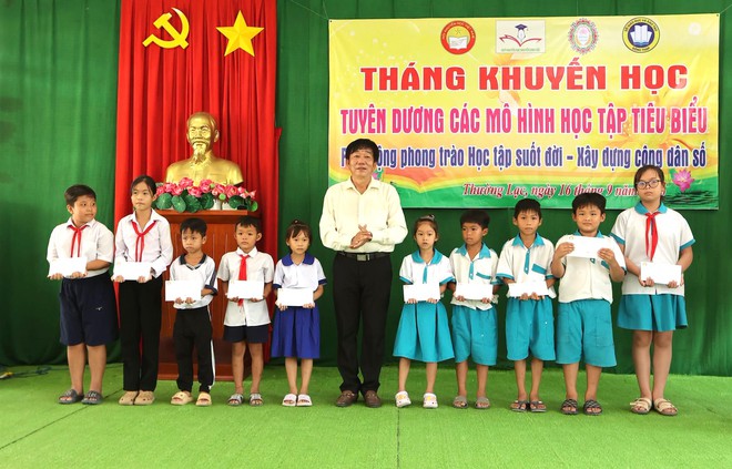 Thường Lạc (Đồng Th&aacute;p) ph&aacute;t động Th&aacute;ng Khuyến học, tuy&ecirc;n dương c&aacute;c m&ocirc; h&igrave;nh học tập ti&ecirc;u biểu - Ảnh 3.
