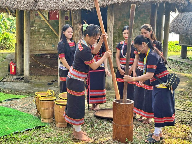 Hạt th&oacute;c đầy kho, rượu cần say đắm: Độc đ&aacute;o Lễ "Mừng l&uacute;a mới" của d&acirc;n tộc Giẻ Tri&ecirc;ng - Ảnh 7.