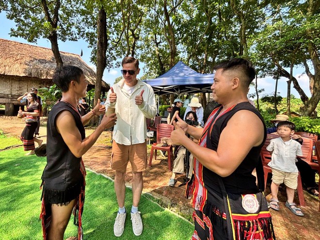 Hạt th&oacute;c đầy kho, rượu cần say đắm: Độc đ&aacute;o Lễ "Mừng l&uacute;a mới" của d&acirc;n tộc Giẻ Tri&ecirc;ng - Ảnh 12.