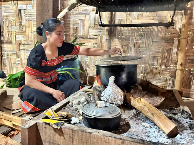 Hạt th&oacute;c đầy kho, rượu cần say đắm: Độc đ&aacute;o Lễ "Mừng l&uacute;a mới" của d&acirc;n tộc Giẻ Tri&ecirc;ng - Ảnh 4.