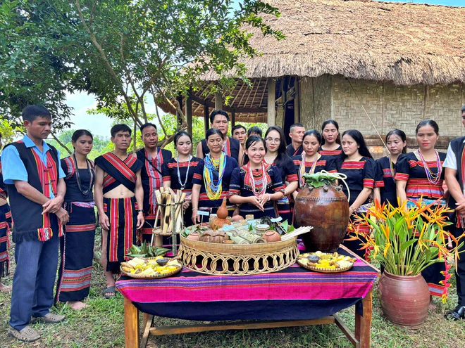 Hạt th&oacute;c đầy kho, rượu cần say đắm: Độc đ&aacute;o Lễ "Mừng l&uacute;a mới" của d&acirc;n tộc Giẻ Tri&ecirc;ng - Ảnh 3.