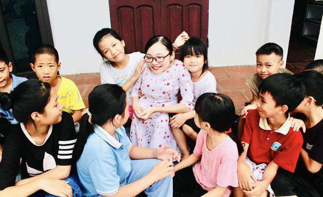 Cô giáo xương thủy tinh Nguyễn Thị Ngọc Tâm: Ngừng đi học không có nghĩa là ngừng ước mơ - Ảnh 2.