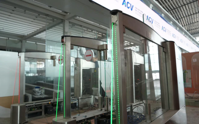 To&agrave;n cảnh b&ecirc;n trong nh&agrave; ga s&acirc;n bay Long Th&agrave;nh trước thời điểm vận h&agrave;nh thử nghiệm - Ảnh 8.