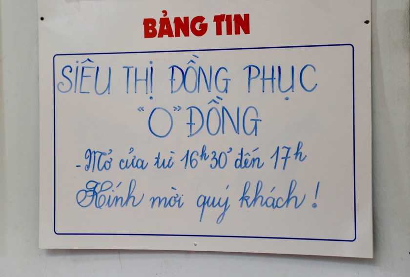 Trường học mở “Siêu thị đồng phục 0 đồng”, bán gần 1.000 bộ trong 2 tuần - Ảnh 2.