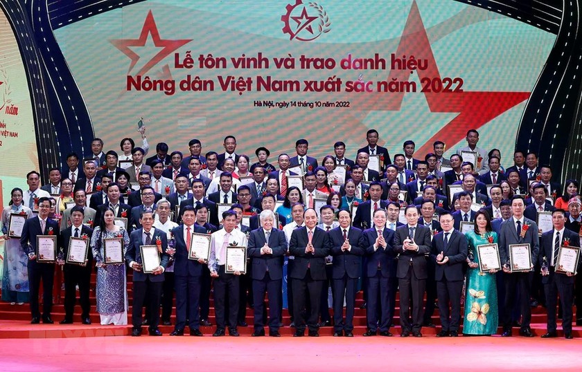  Lễ tôn vinh 100 &quot;Nông dân Việt Nam xuất sắc 2022&quot; - Ảnh 1.
