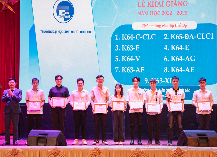 Nhiều trường đại học trên cả nước khai giảng năm học mới - Ảnh 2.