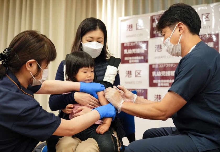 Singapore, Nhật Bản bắt đầu tiêm vaccine ngừa COVID-19 cho trẻ từ 6 tháng tới 4 tuổi - Ảnh 5.