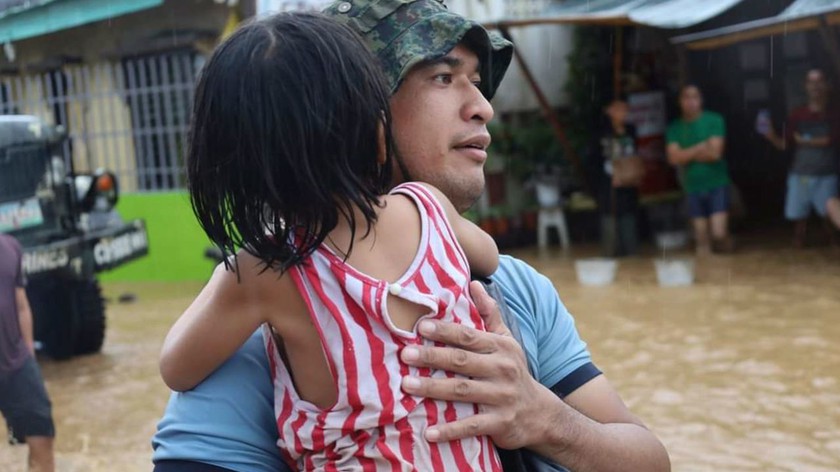 Chùm ảnh bão NALGAE đổ bộ vào Philippines làm 72 người tử vong và hàng chục người bị thương - Ảnh 3.