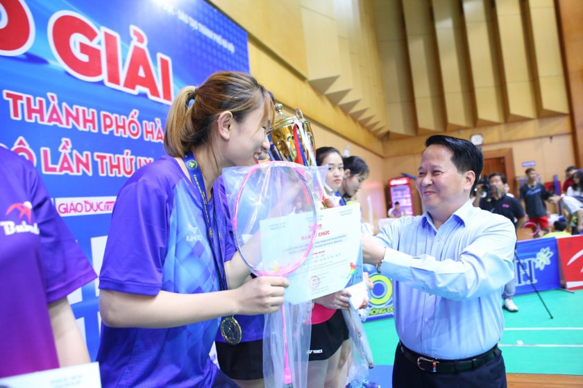 Giải Cầu lông HS-SV TP Hà Nội mở rộng tranh Cúp báo Tuổi trẻ Thủ đô lần thứ IX thành công rực rỡ - Ảnh 3.