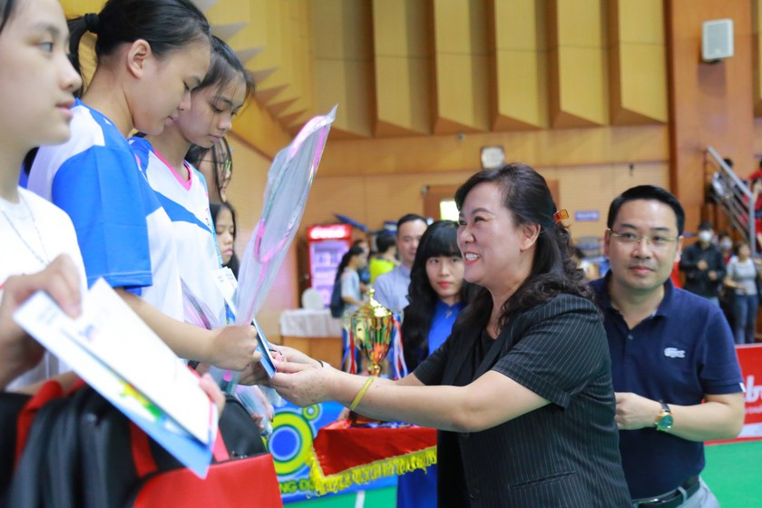 Giải Cầu lông HS-SV TP Hà Nội mở rộng tranh Cúp báo Tuổi trẻ Thủ đô lần thứ IX thành công rực rỡ - Ảnh 4.