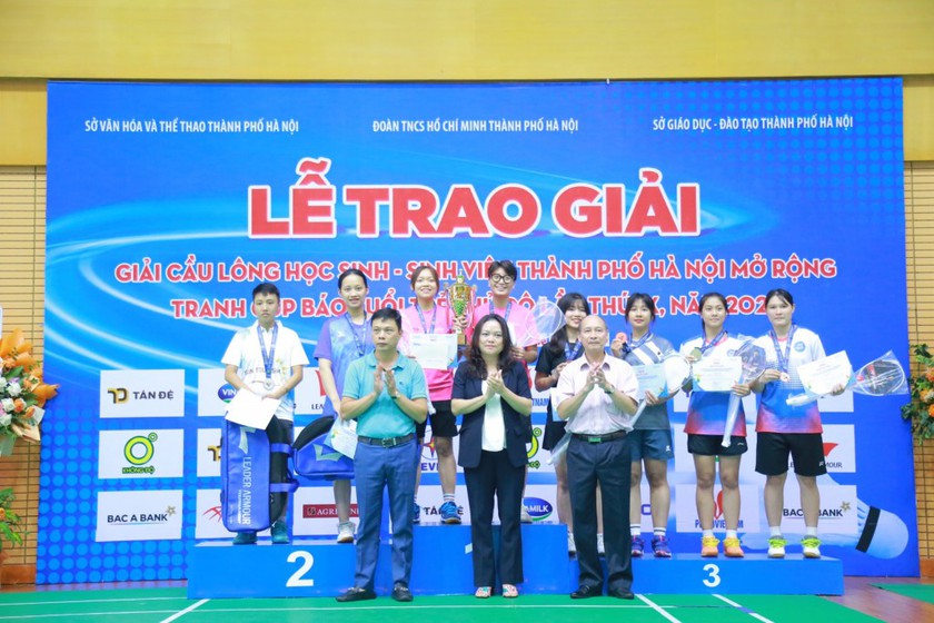 Giải Cầu lông HS-SV TP Hà Nội mở rộng tranh Cúp báo Tuổi trẻ Thủ đô lần thứ IX thành công rực rỡ - Ảnh 8.