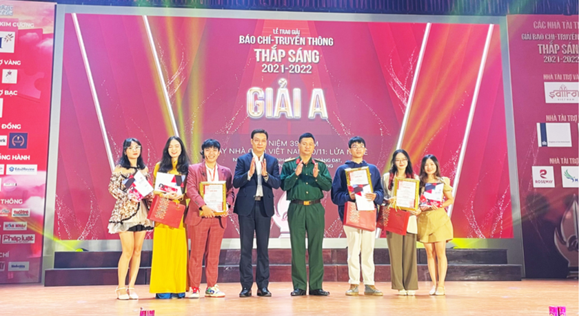 Trao Giải Báo chí - Truyền thông dành cho học sinh, sinh viên lớn nhất cả nước mùa 2 - Ảnh 1.