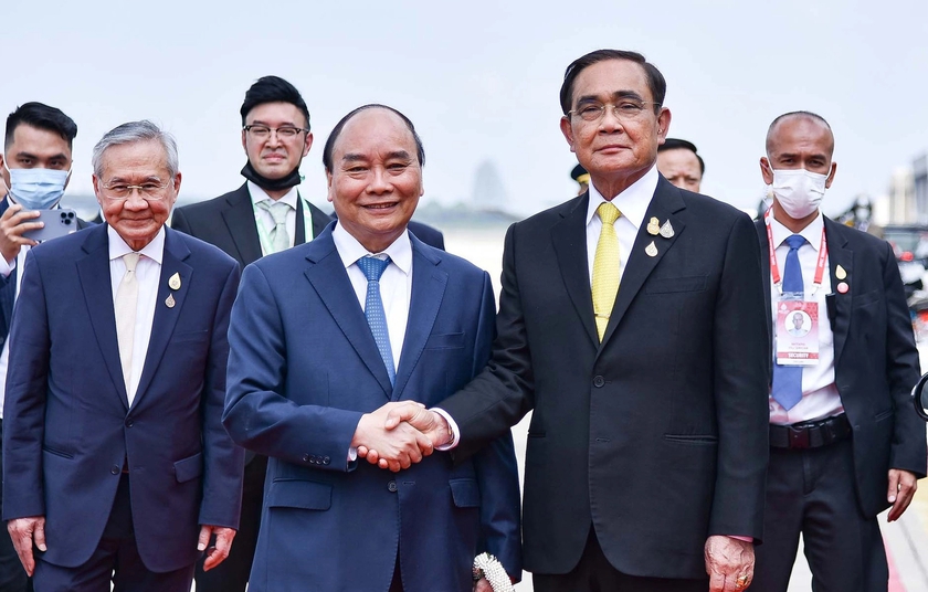 Chủ tịch nước Nguyễn Xuân Phúc tới Bangkok, bắt đầu thăm chính thức Thái Lan và dự APEC 29 - Ảnh 3.