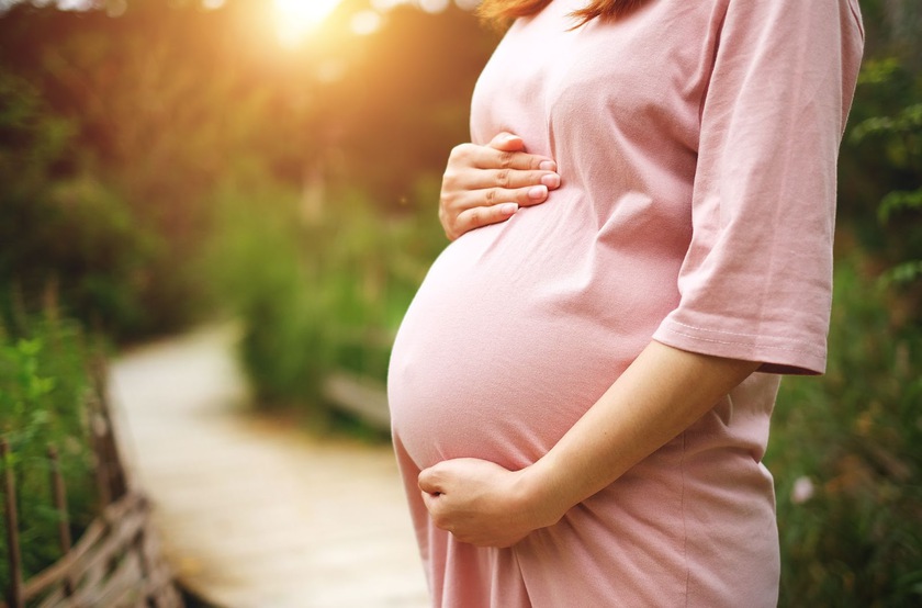 Phụ nữ mang thai không được chủ quan khi bị sốt xuất huyết - Ảnh 1.