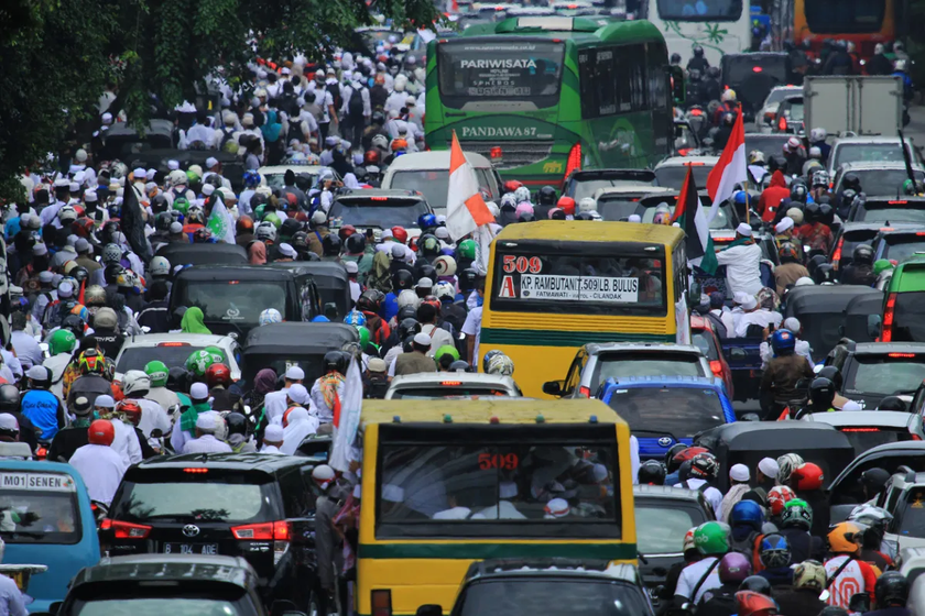 Indonesia: Sẽ đánh thuế ô nhiễm môi trường với xe cơ giới không đáp ứng chuẩn khí thải - Ảnh 1.