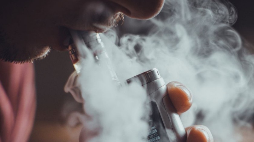 Bộ Y tế đề nghị cấm toàn bộ các sản phẩm thuốc lá thế hệ mới - Ảnh 2.