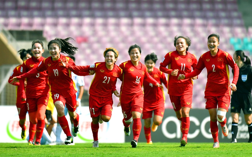 Tôn vinh hình ảnh bóng đá nữ Việt Nam dịp World Cup 2022, tại sao không? - Ảnh 1.