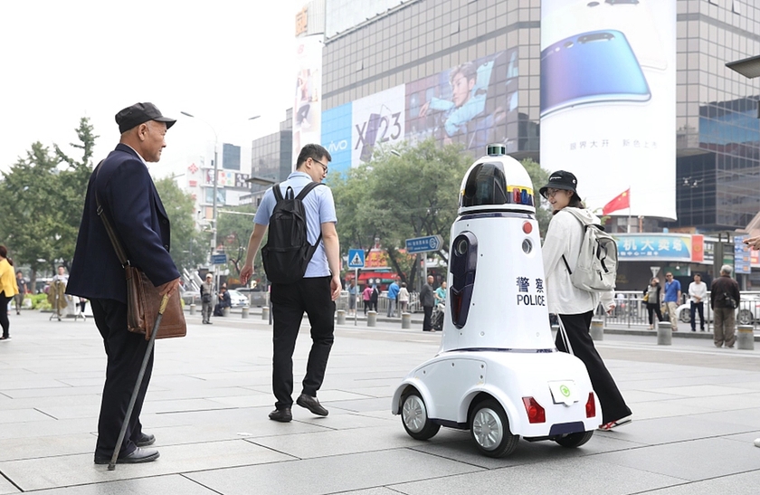 Trung Quốc: Robot cảnh sát giúp tăng sức mạnh tuần tra lên 10 lần - Ảnh 2.