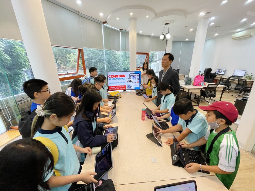 Học sinh Trường Quốc tế Anh Việt Hoàng Gia tìm hiểu quy trình làm báo hiện đại tại Tạp chí Công dân & Khuyến học - Ảnh 5.