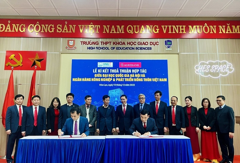 Agribank và Đại học Quốc gia Hà Nội ký kết thỏa thuận hợp tác toàn diện - Ảnh 1.
