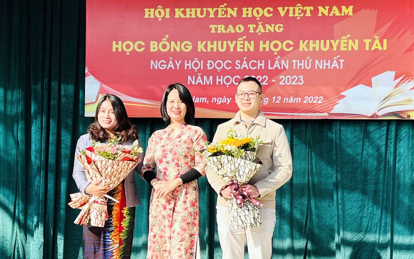 Quỹ Khuyến học Việt Nam trao tặng học bổng khuyến tài cho học sinh tiểu học Lĩnh Nam - Ảnh 2.
