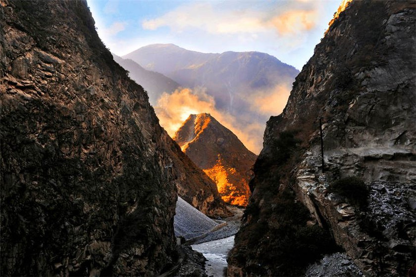 Ngắm những rặng núi tuyệt đẹp ở Garze, Tứ Xuyên - Ảnh 4.