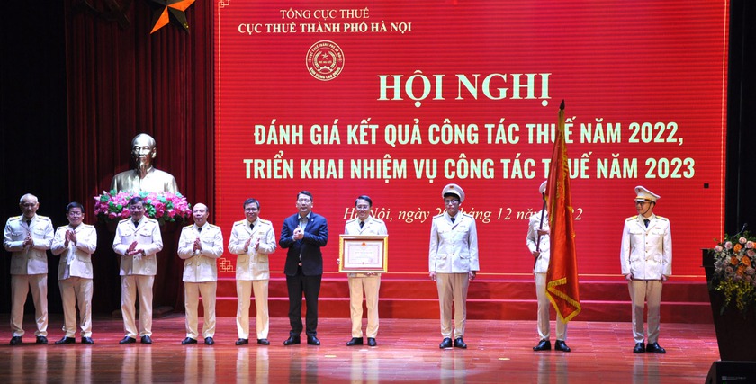 Thuế Hà Nội cán mốc thu trên 300.000 tỷ đồng - Ảnh 1.