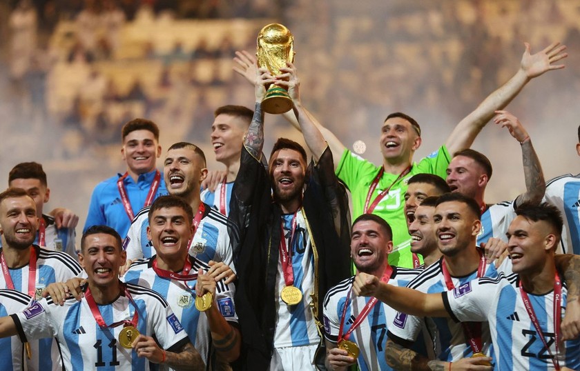 Bisht - chiếc áo choàng đặc biệt của Messi trong lễ trao giải World Cup 2022 - Ảnh 5.