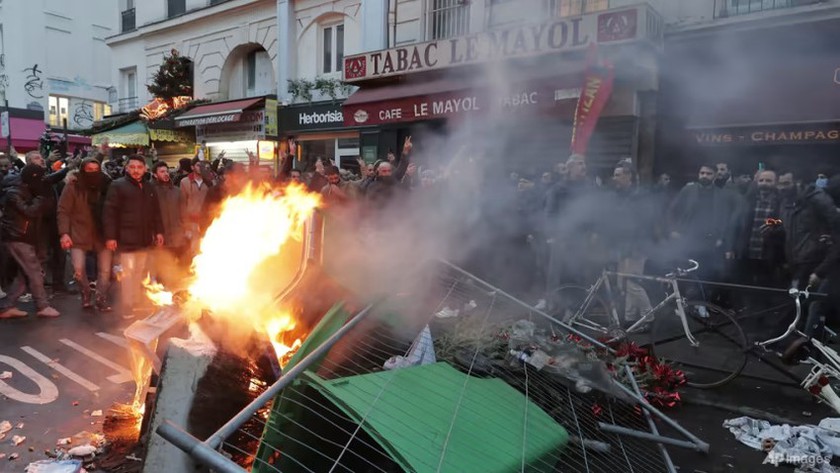 Pháp: nhóm người Kurd biểu tình sau vụ xả súng tại thủ đô Paris - Ảnh 3.