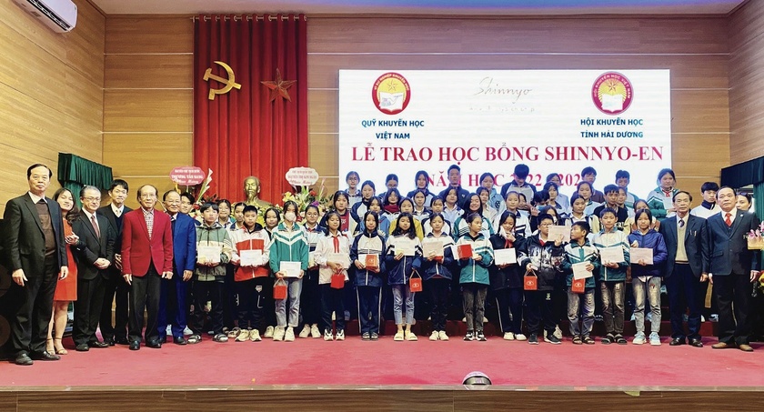 Trao học bổng Shinnyo-en tặng học sinh hoàn cảnh khó khăn tại Hải Dương - Ảnh 2.