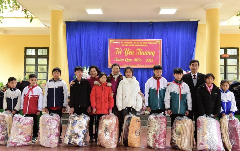 “Tết yêu thương - Xuân Quý Mão 2023” đến với học sinh tại huyện Yên Sơn, tỉnh Tuyên Quang - Ảnh 2.