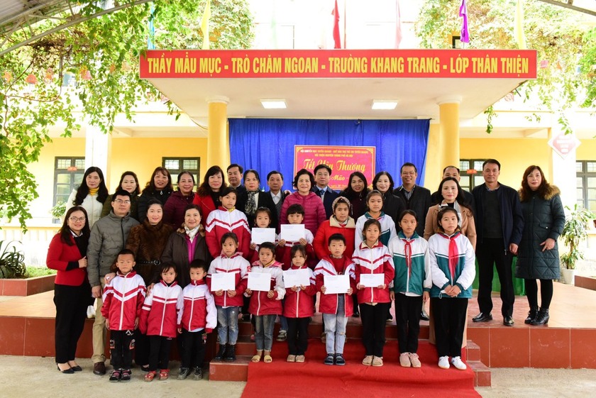 “Tết yêu thương - Xuân Quý Mão 2023” đến với học sinh tại huyện Yên Sơn, tỉnh Tuyên Quang - Ảnh 4.