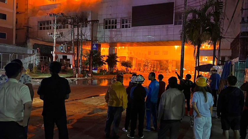 Cháy casino tại Campuchia: con số thương vong tiếp tục tăng - Ảnh 3.