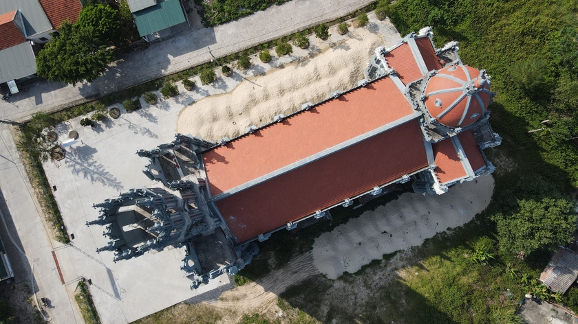 Ngắm nhà thờ công giáo tuyệt đẹp trên đảo Thanh Lân - Ảnh 2.