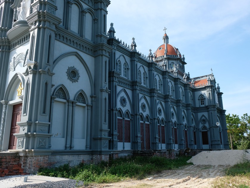 Ngắm nhà thờ công giáo tuyệt đẹp trên đảo Thanh Lân - Ảnh 8.