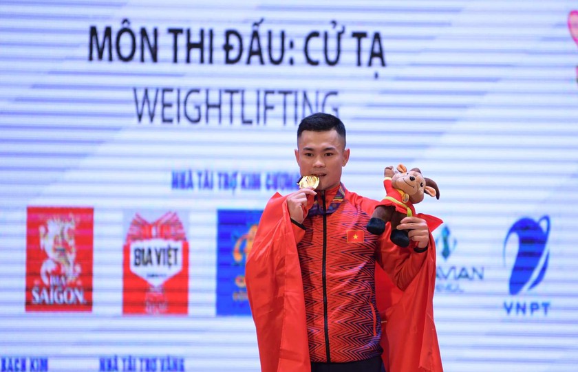 Lại Gia Thành phá kỷ lục của chính mình, cử tạ Việt Nam có HCV đầu tiên ở SEA Games 31 - Ảnh 3.